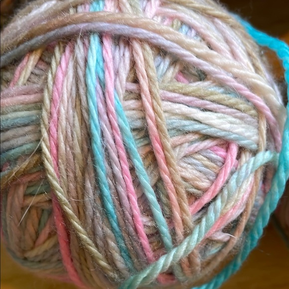 Hedgehog Fibre Yarn Balls Set - Picture 2 of 3